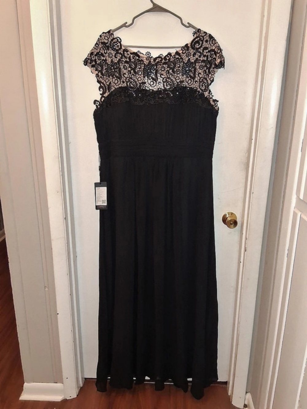 Ever-Pretty Lace Cap Sleeve Maxi Evening Gown with Rhinestones Black Size 22